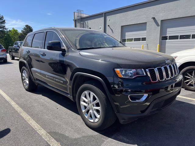 2022 Diamond Black Crystal Pearlcoat Jeep Grand Cherokee WK Laredo E RWD SUV