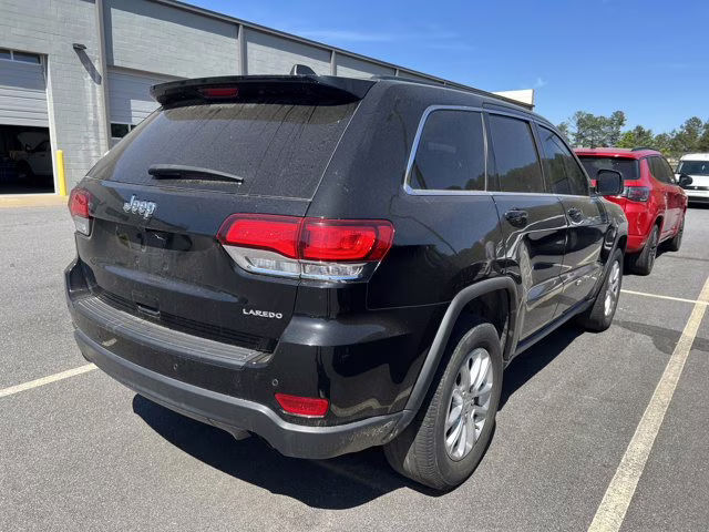 2022 Diamond Black Crystal Pearlcoat Jeep Grand Cherokee WK Laredo E RWD SUV