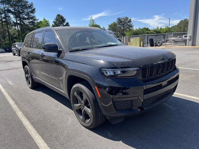 2022 Diamond Black Crystal Pearlcoat Jeep Grand Cherokee L Altitude RWD SUV