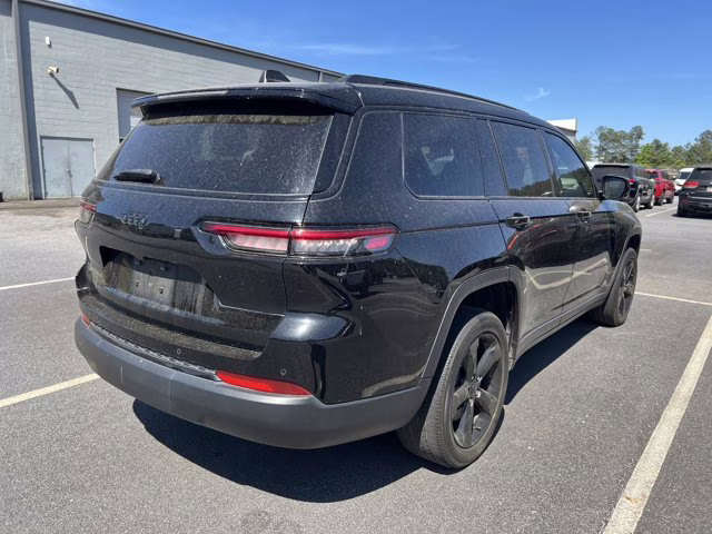 2022 Diamond Black Crystal Pearlcoat Jeep Grand Cherokee L Altitude RWD SUV