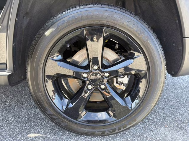 2024 Baltic Gray Metallic Clearcoat Jeep Grand Cherokee L Altitude X 4X4 SUV