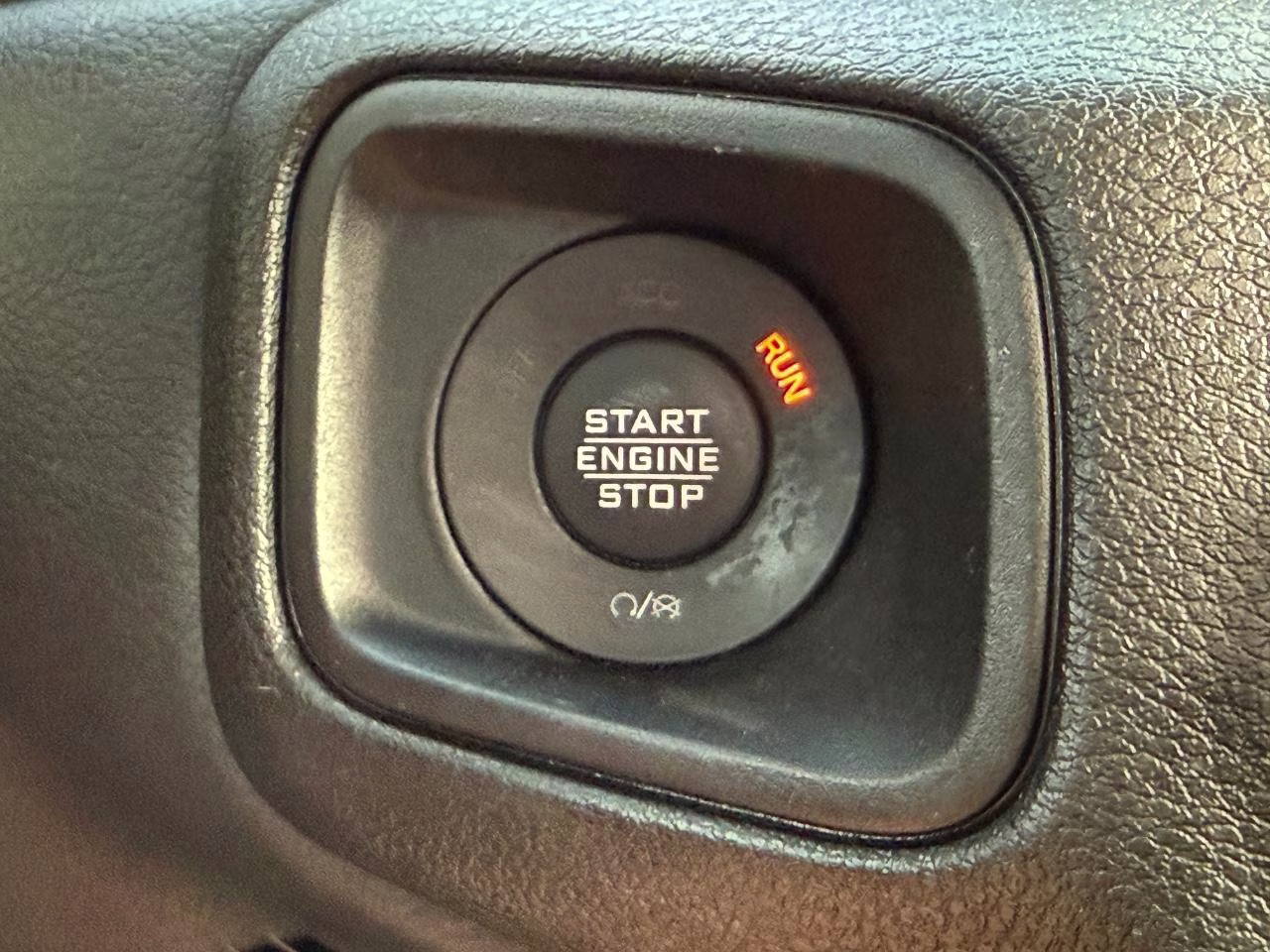 2025 Hydro Blue Pearlcoat Jeep Gladiator Sport 4X4 Truck