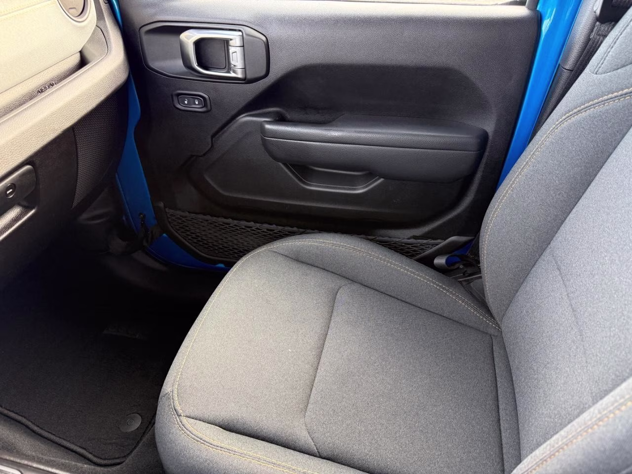 2025 Hydro Blue Pearlcoat Jeep Gladiator Sport 4X4 Truck