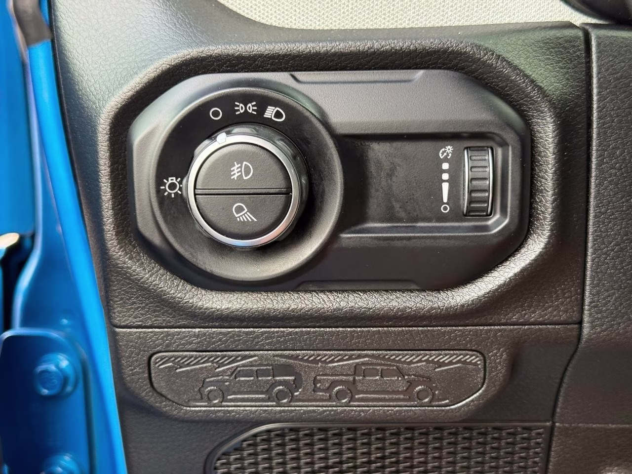 2025 Hydro Blue Pearlcoat Jeep Gladiator Sport 4X4 Truck