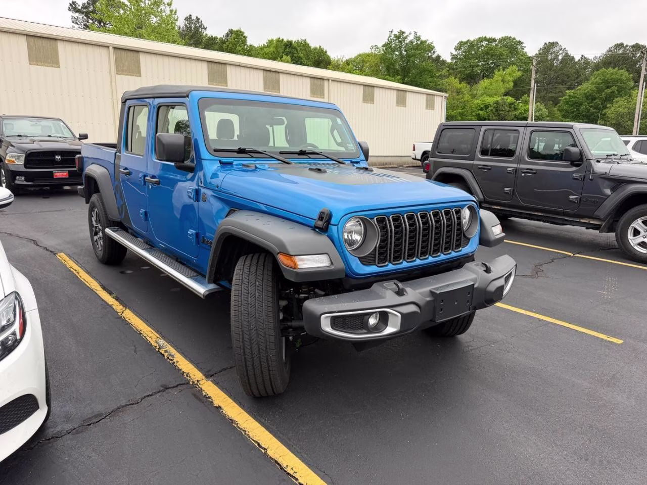 2025 Hydro Blue Pearlcoat Jeep Gladiator Sport 4X4 Truck
