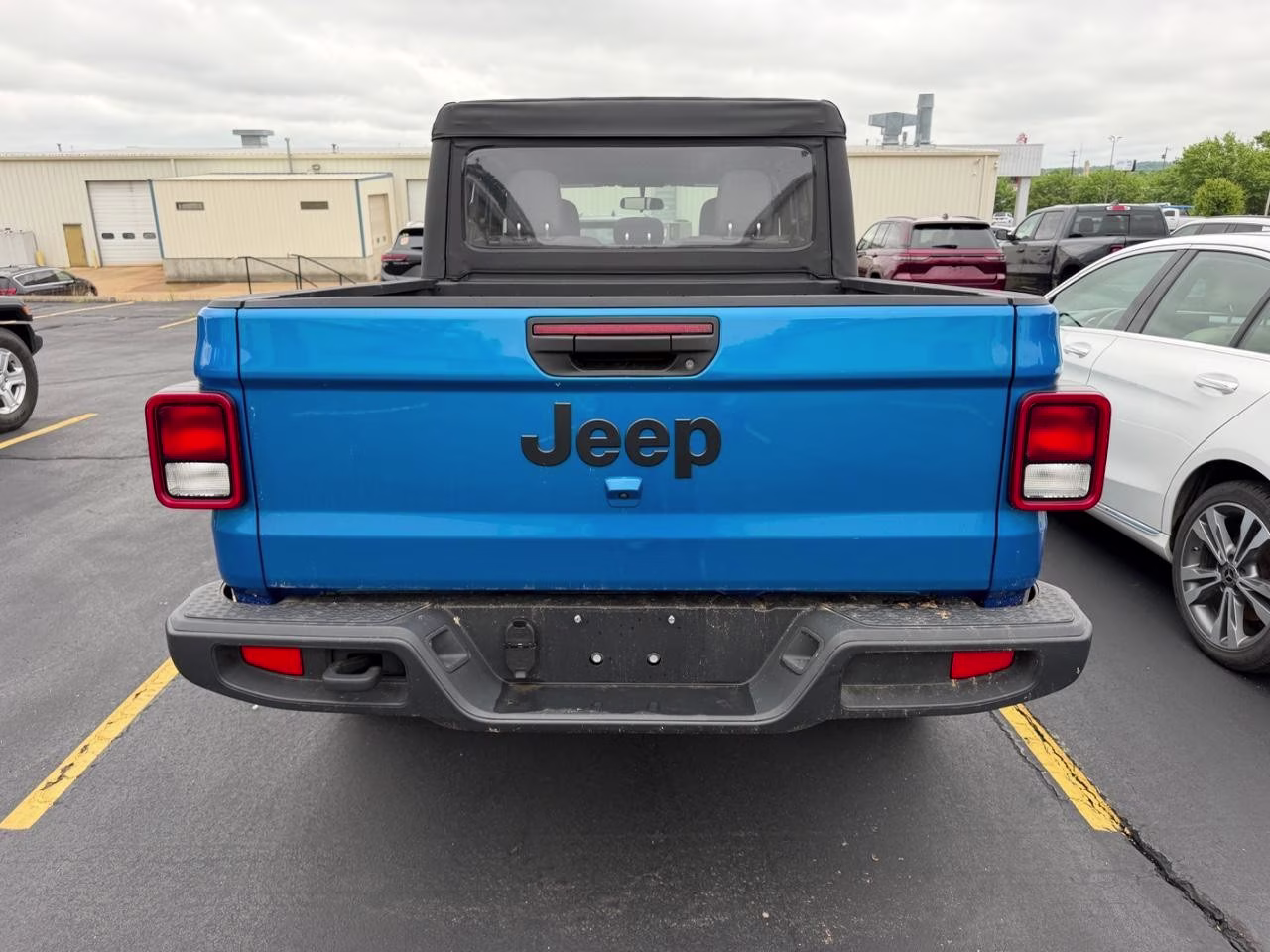 2025 Hydro Blue Pearlcoat Jeep Gladiator Sport 4X4 Truck
