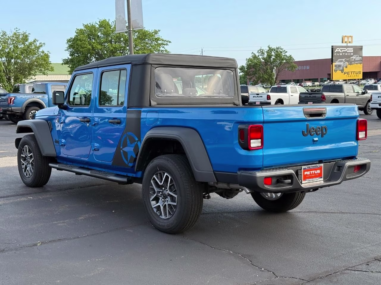 2025 Hydro Blue Pearlcoat Jeep Gladiator Sport 4X4 Truck