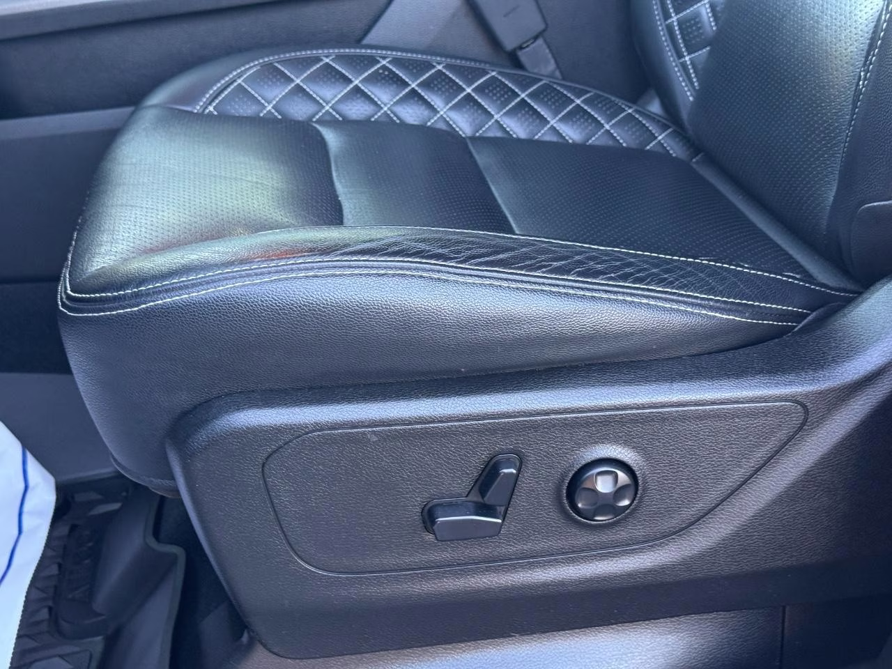 2019 Diamond Black Crystal Pearlcoat Ram 1500 Big Horn/Lone Star 4X4 Truck