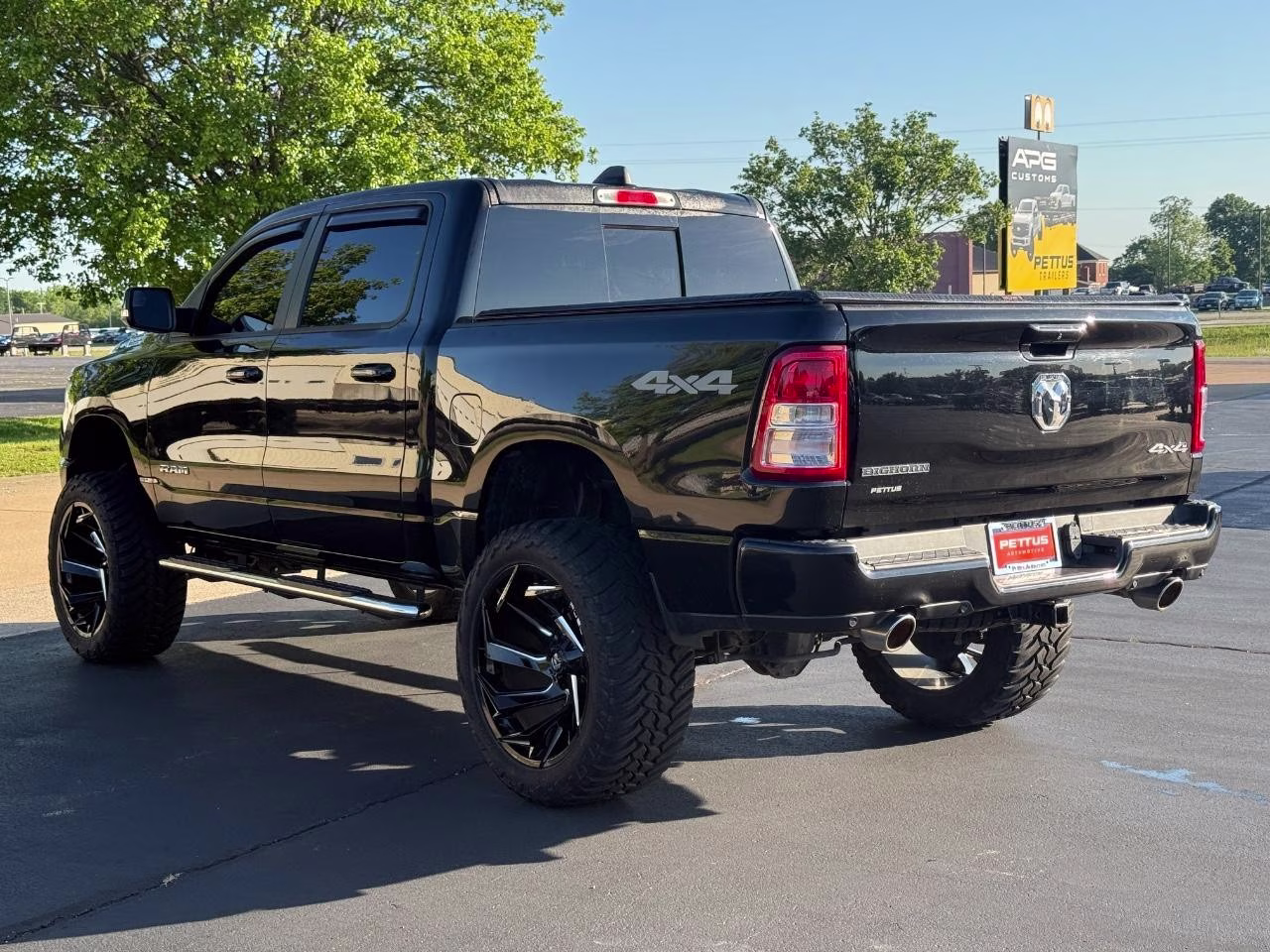 2019 Diamond Black Crystal Pearlcoat Ram 1500 Big Horn/Lone Star 4X4 Truck