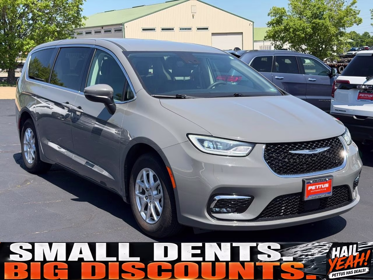 2023 Ceramic Gray Clearcoat Chrysler Pacifica Touring L FWD Van