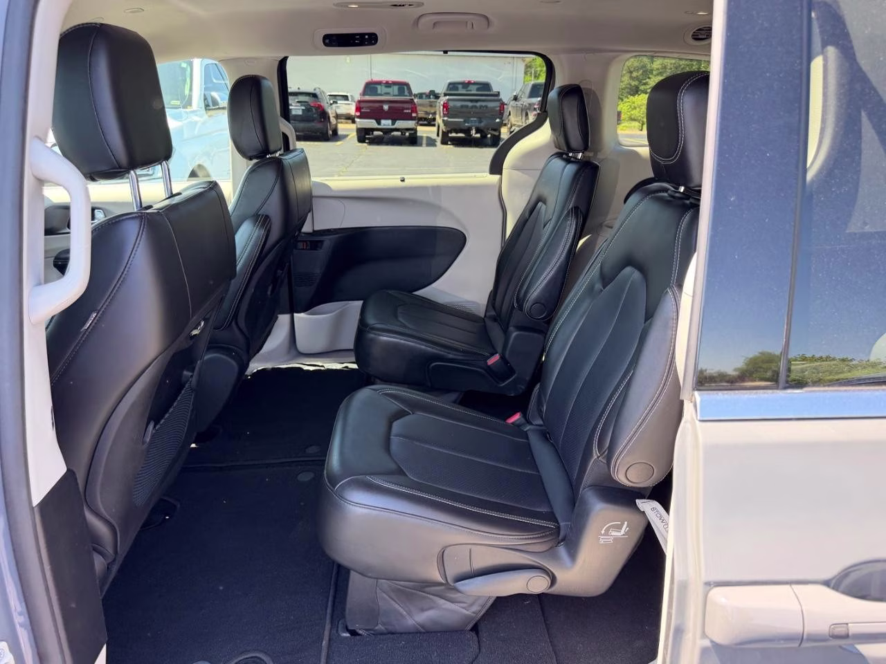 2023 Ceramic Gray Clearcoat Chrysler Pacifica Touring L FWD Van