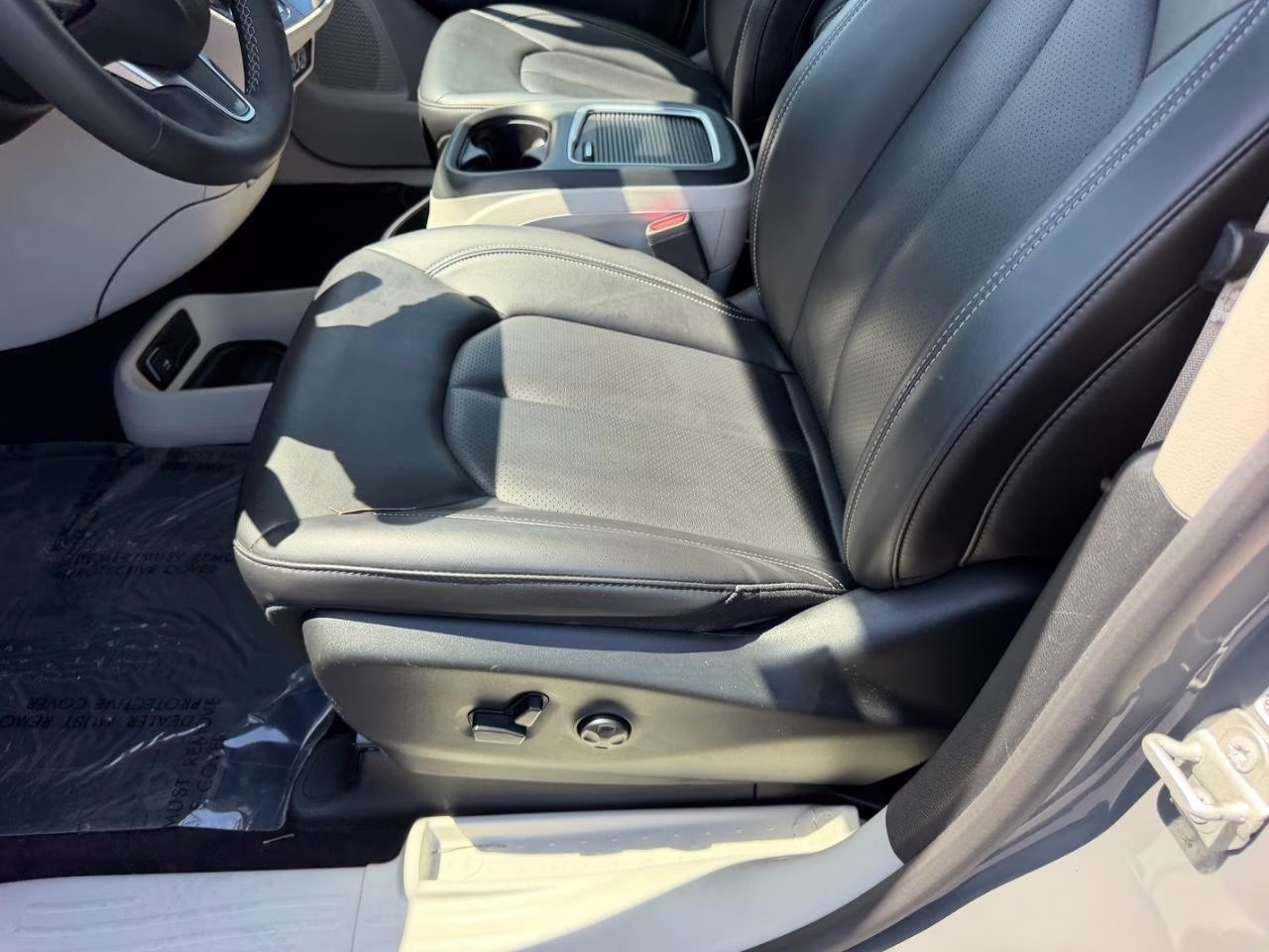2023 Ceramic Gray Clearcoat Chrysler Pacifica Touring L FWD Van