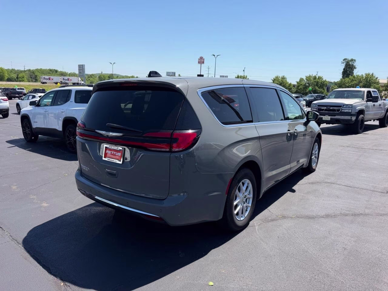 2023 Ceramic Gray Clearcoat Chrysler Pacifica Touring L FWD Van