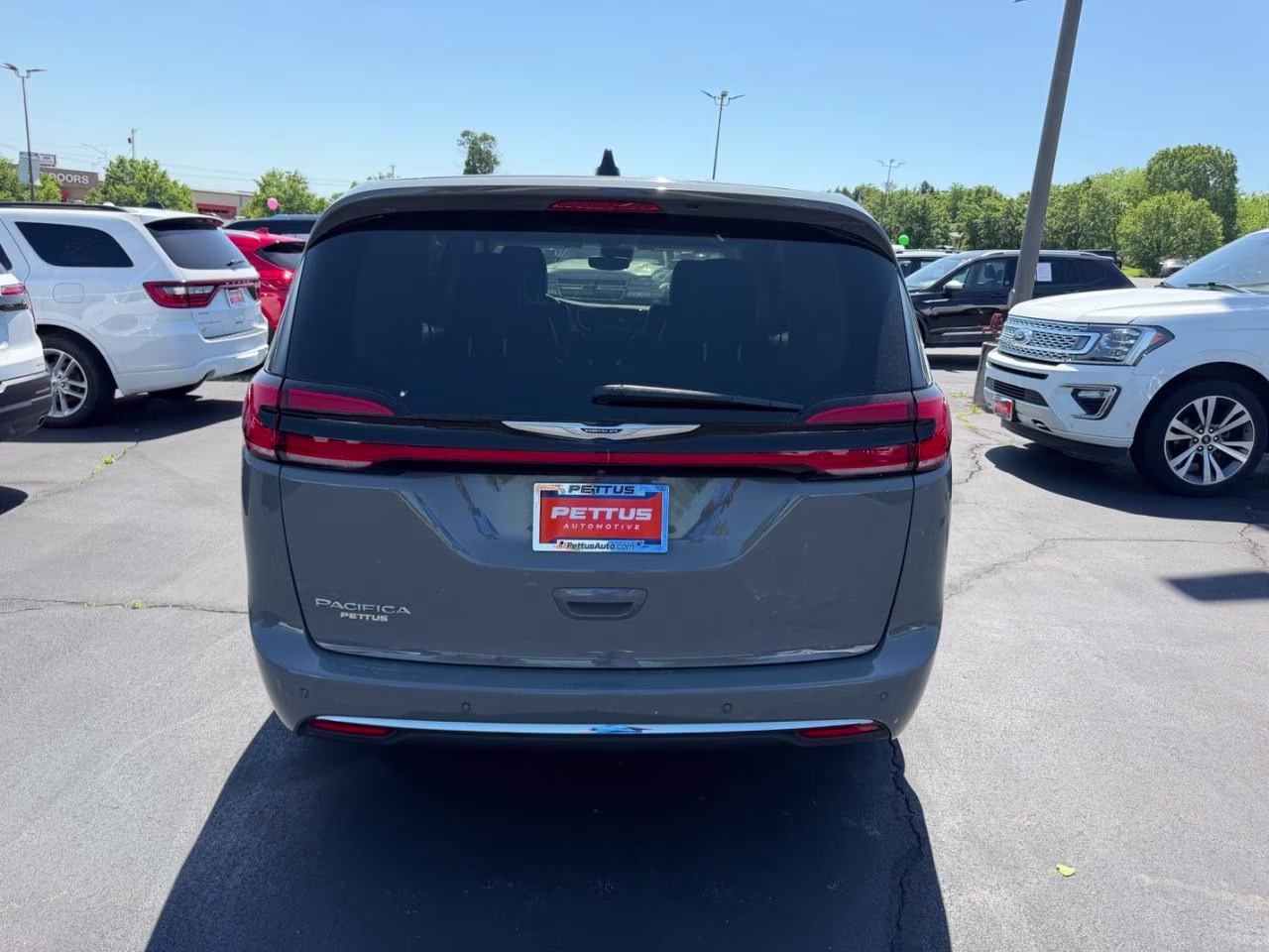2023 Ceramic Gray Clearcoat Chrysler Pacifica Touring L FWD Van