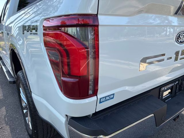 2025 White Metallic Ford F-150 Lariat 4X4 Truck