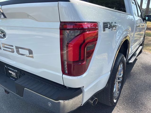 2025 White Metallic Ford F-150 Lariat 4X4 Truck