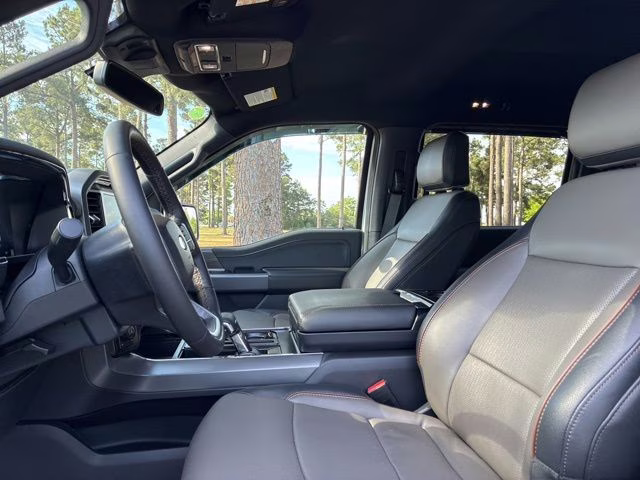 2025 White Metallic Ford F-150 Lariat 4X4 Truck