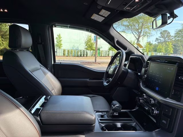 2025 White Metallic Ford F-150 Lariat 4X4 Truck