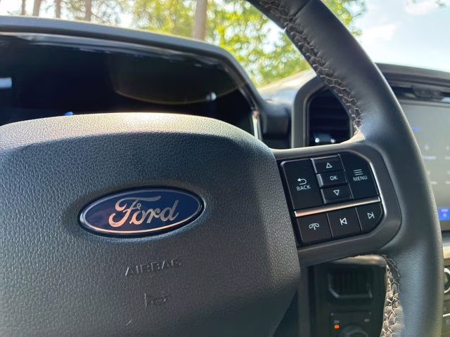 2025 White Metallic Ford F-150 Lariat 4X4 Truck