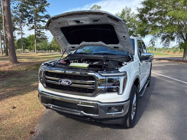 2025 White Metallic Ford F-150 Lariat 4X4 Truck