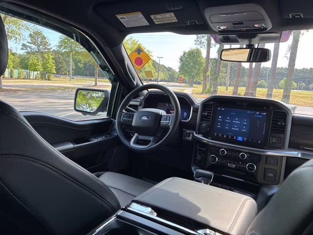 2025 White Metallic Ford F-150 Lariat 4X4 Truck