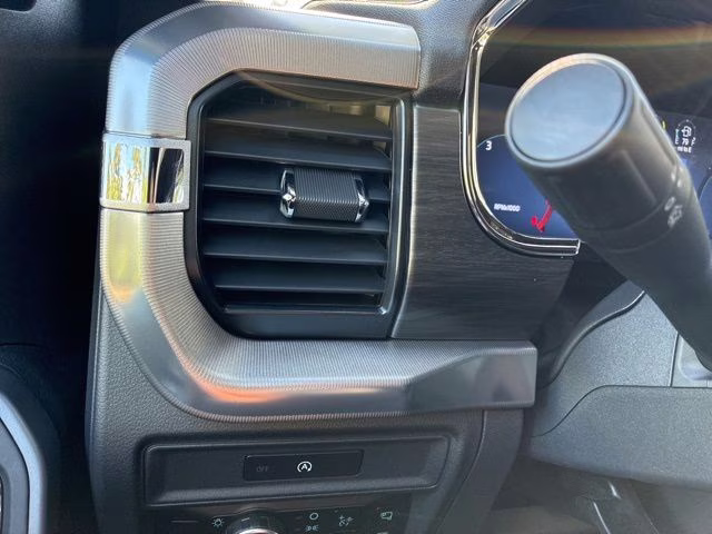 2025 White Metallic Ford F-150 Lariat 4X4 Truck