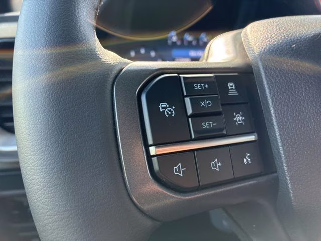 2025 White Metallic Ford F-150 Lariat 4X4 Truck