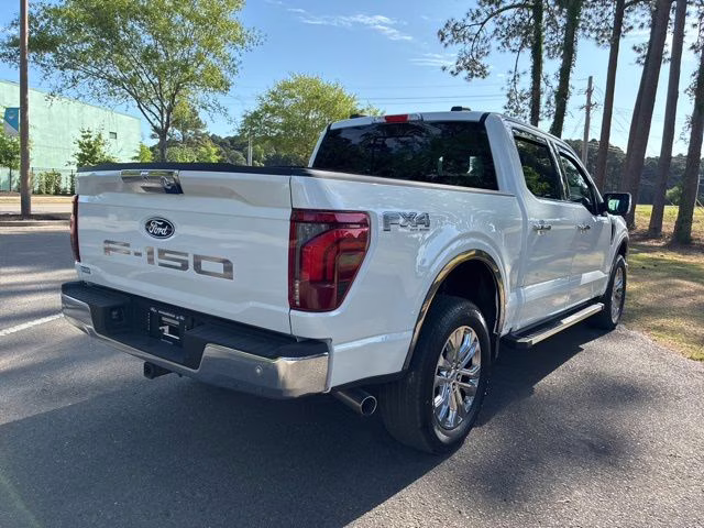 2025 White Metallic Ford F-150 Lariat 4X4 Truck