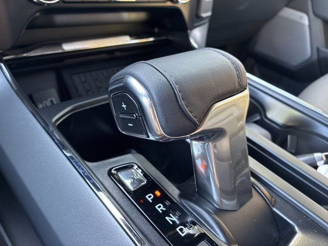 2025 White Metallic Ford F-150 Lariat 4X4 Truck