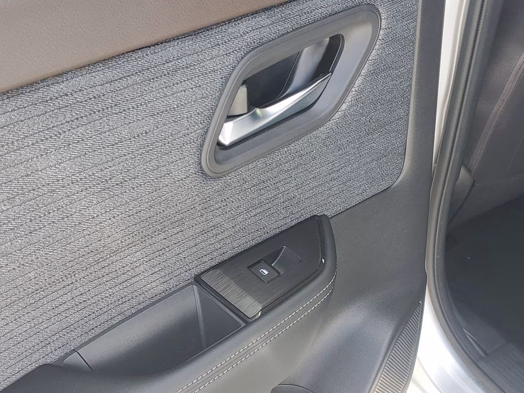 2023 Brilliant Silver Metallic Nissan Rogue SV FWD SUV