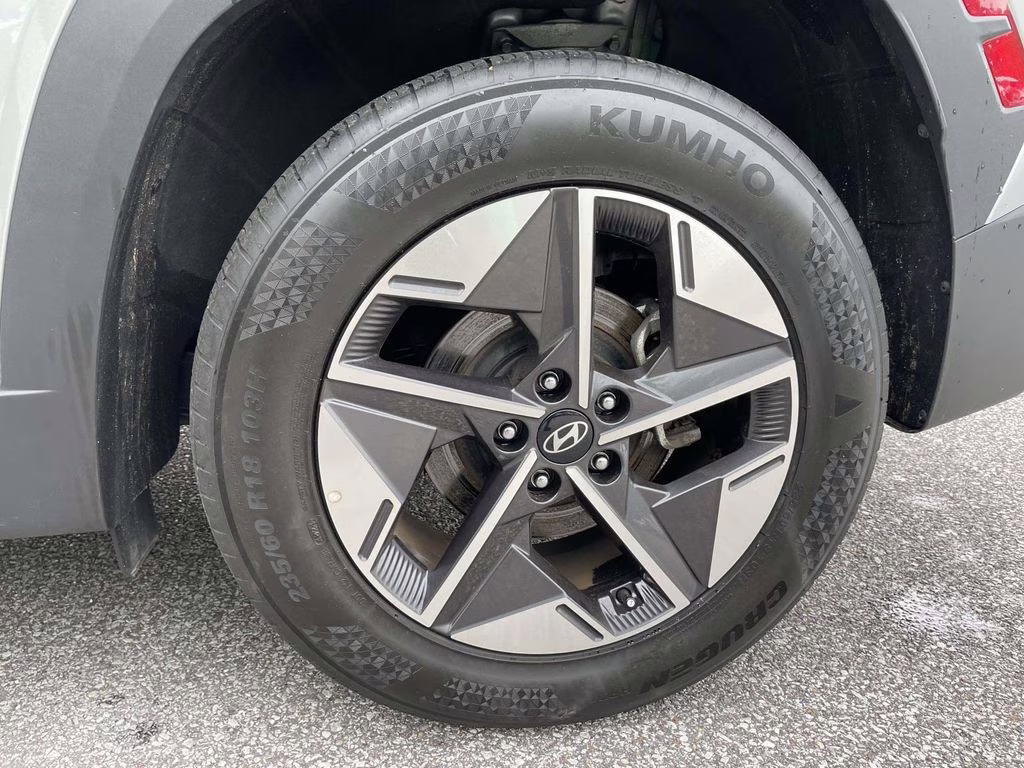 2025 Shimmering Silver Hyundai Tucson SEL FWD SUV