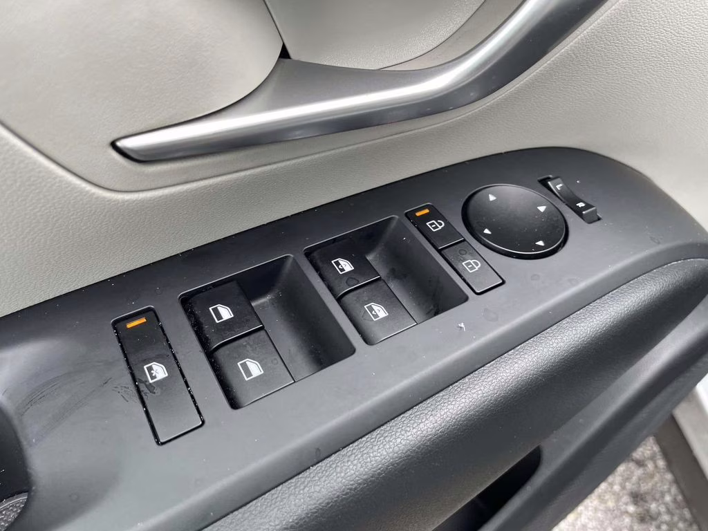 2025 Shimmering Silver Hyundai Tucson SEL FWD SUV