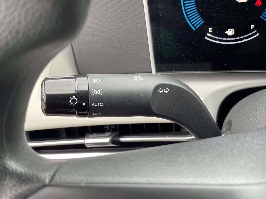 2025 Shimmering Silver Hyundai Tucson SEL FWD SUV