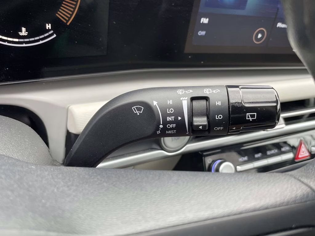2025 Shimmering Silver Hyundai Tucson SEL FWD SUV