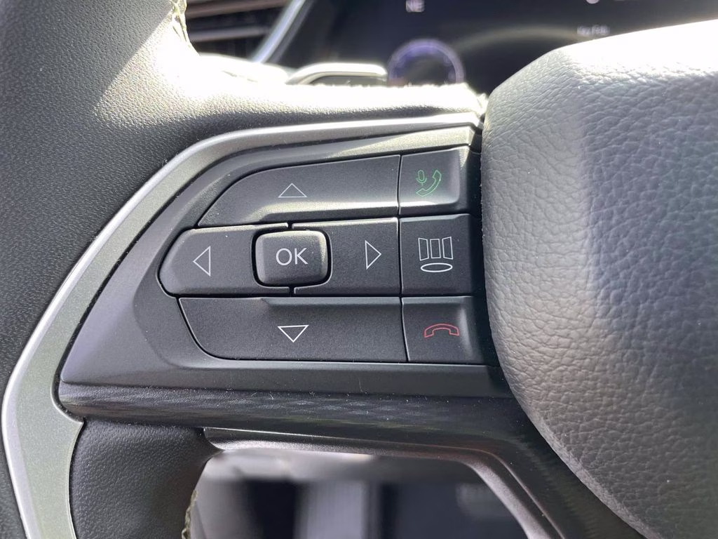 2025 Bright White Clearcoat Jeep Grand Cherokee Altitude 4X4 SUV
