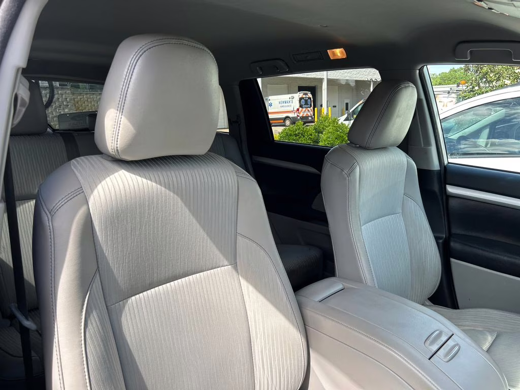 2018 Celestial Silver Metallic Toyota Highlander LE Plus FWD SUV