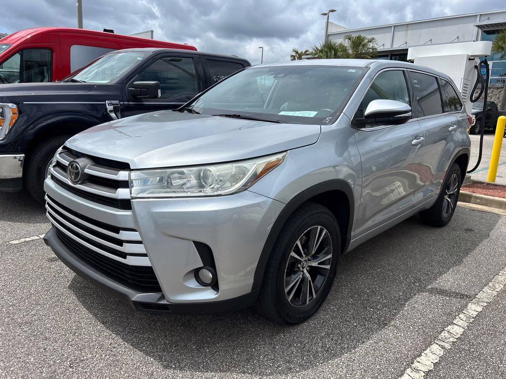 2018 Celestial Silver Metallic Toyota Highlander LE Plus FWD SUV