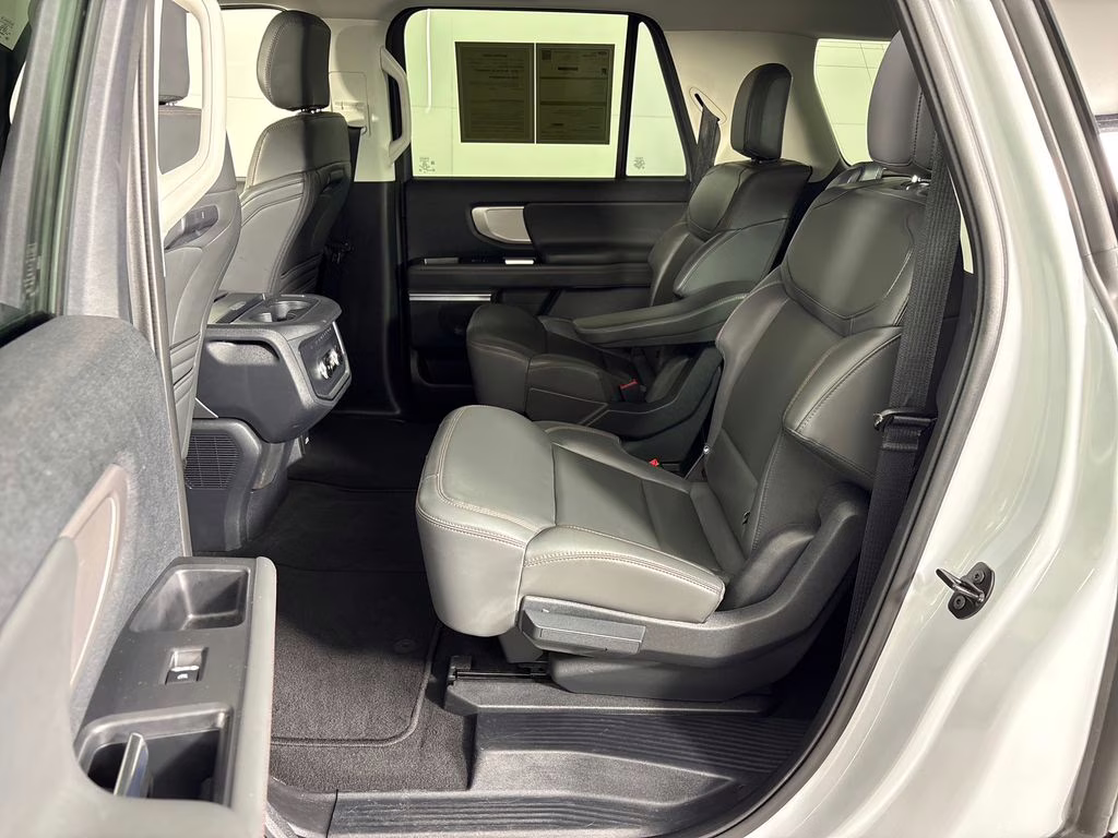 2025 Silver Metallic Ford Expedition Max Active 4X4 SUV