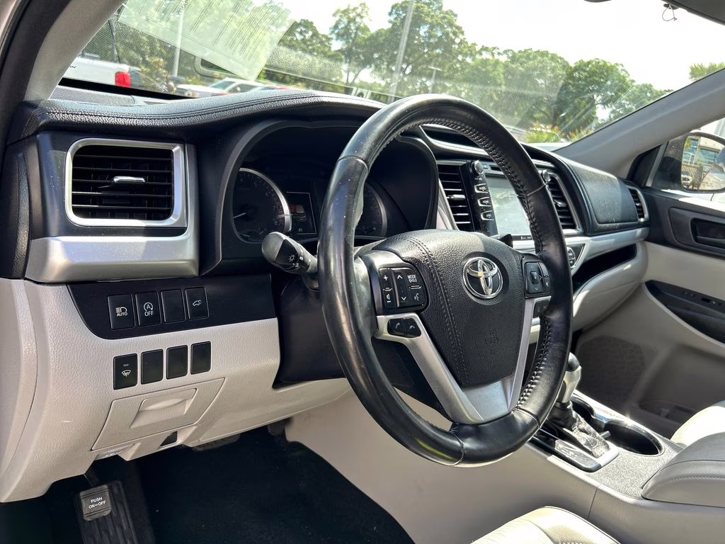 2018 Celestial Silver Metallic Toyota Highlander LE Plus FWD SUV