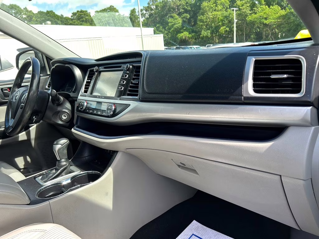 2018 Celestial Silver Metallic Toyota Highlander LE Plus FWD SUV