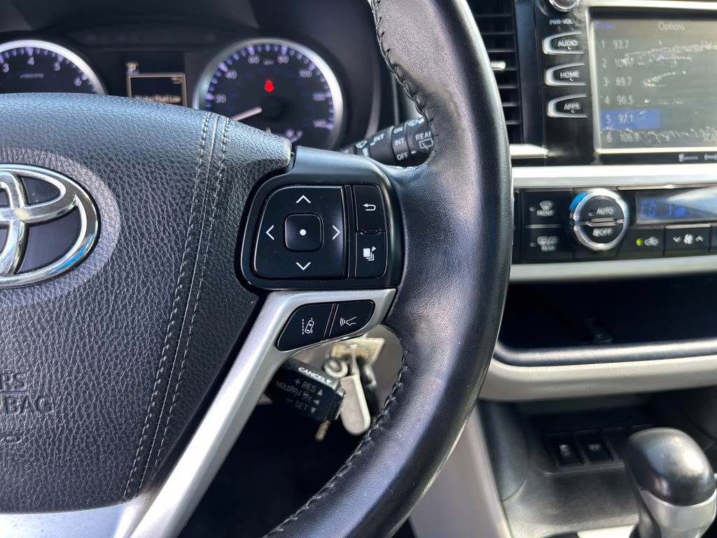 2018 Celestial Silver Metallic Toyota Highlander LE Plus FWD SUV