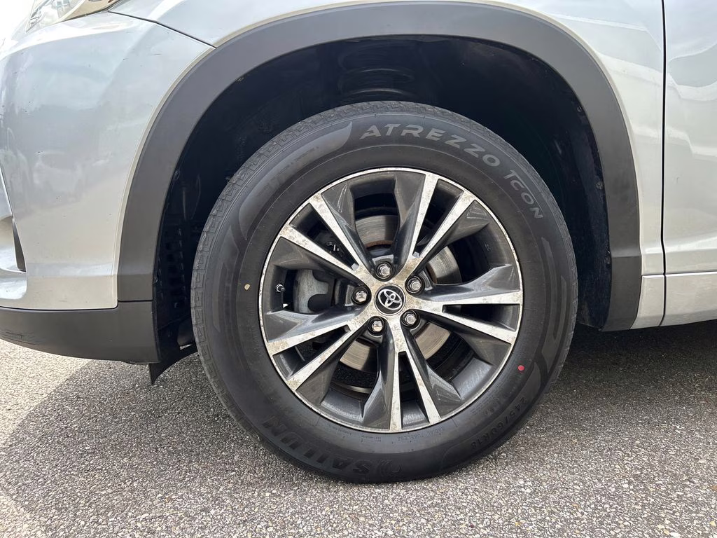 2018 Celestial Silver Metallic Toyota Highlander LE Plus FWD SUV