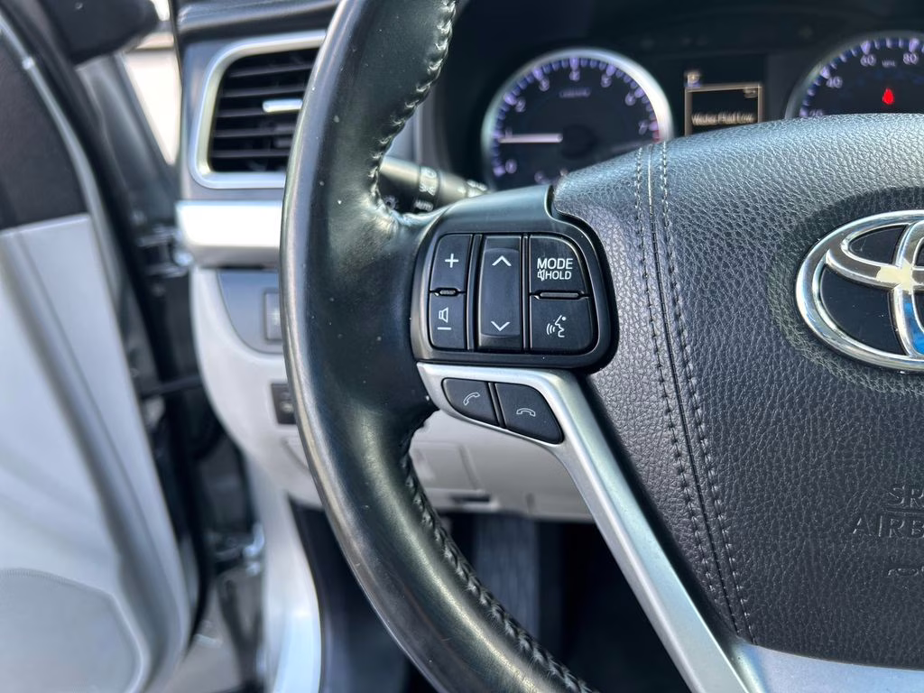 2018 Celestial Silver Metallic Toyota Highlander LE Plus FWD SUV