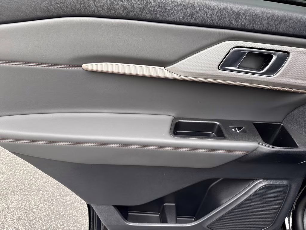 2025 Agate Black Metallic Ford Explorer Active 4X4 SUV