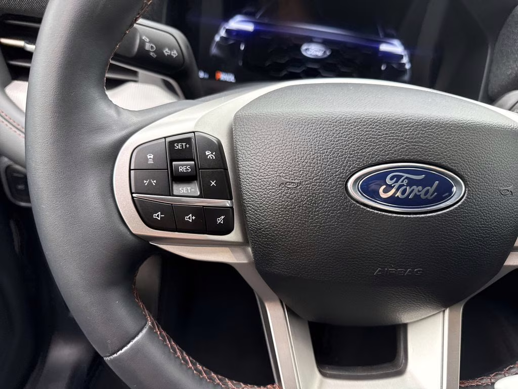 2025 Agate Black Metallic Ford Explorer Active 4X4 SUV