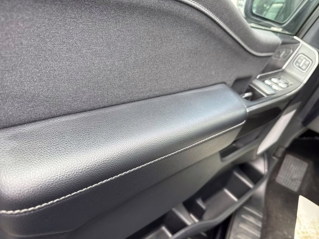 2023 Agate Black Metallic Ford F-150 Lariat 4X4 Truck