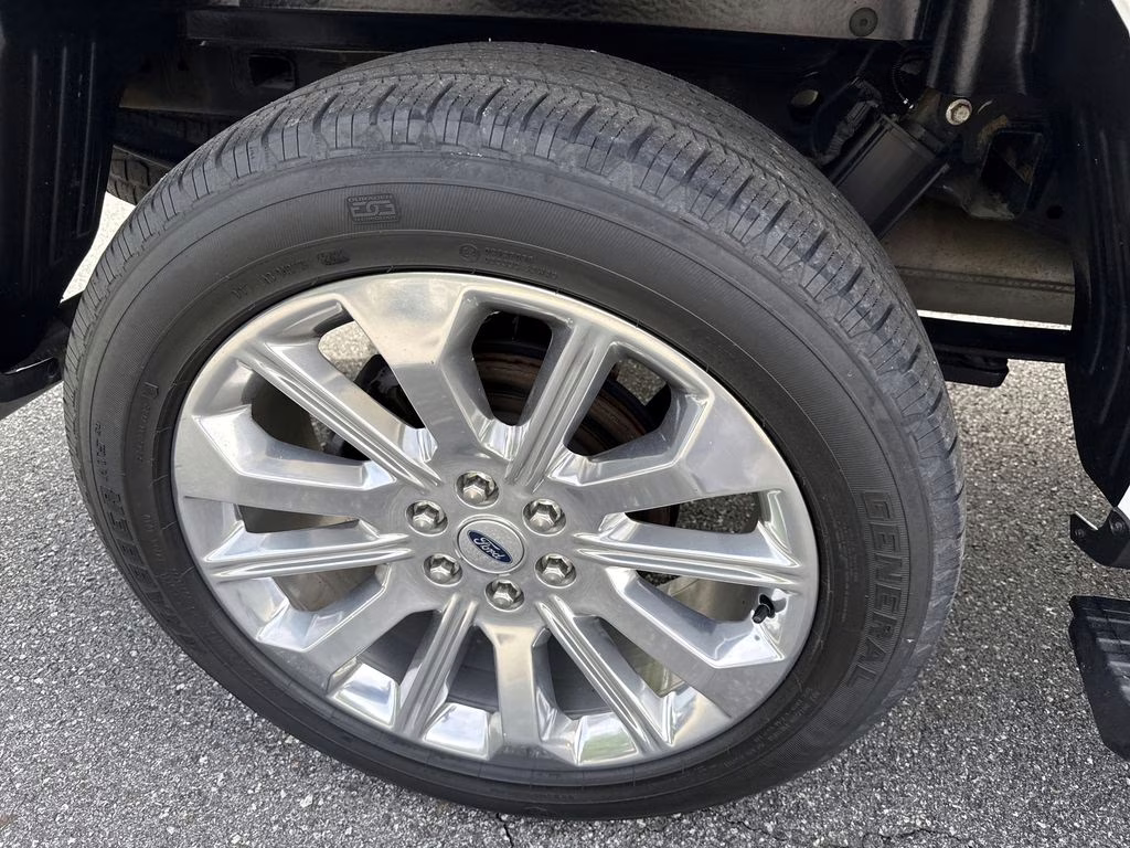 2022 Star White Metallic Tri-Coat Ford F-150 Limited 4X4 Truck
