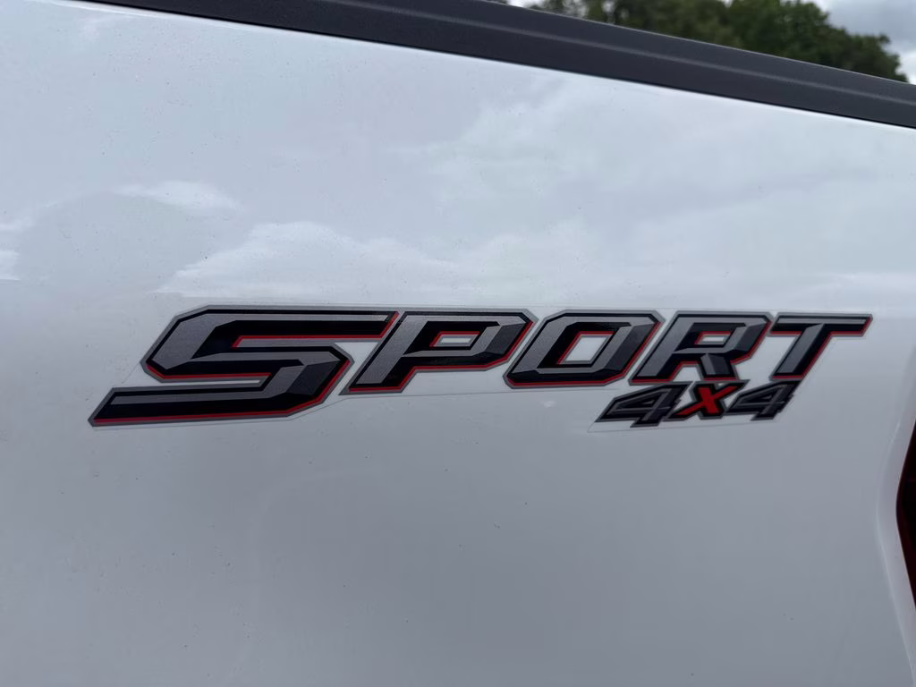 2023 Star White Metallic Tri-Coat Ford F-150 Lariat 4X4 Truck