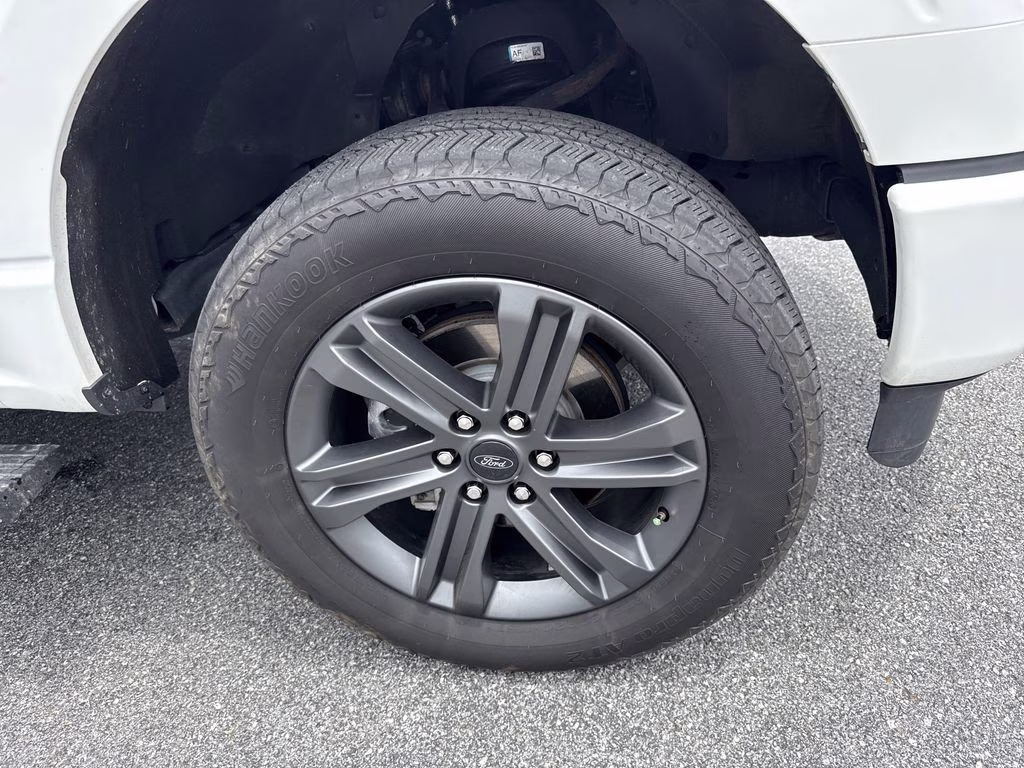 2023 Star White Metallic Tri-Coat Ford F-150 Lariat 4X4 Truck