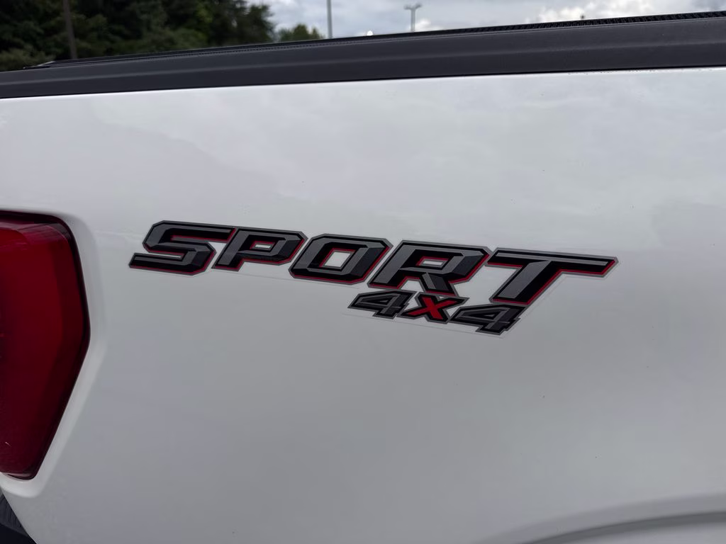 2023 Star White Metallic Tri-Coat Ford F-150 Lariat 4X4 Truck